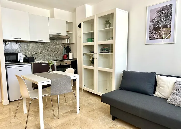Pambnb - Cozy Refurbished City Center Apartment